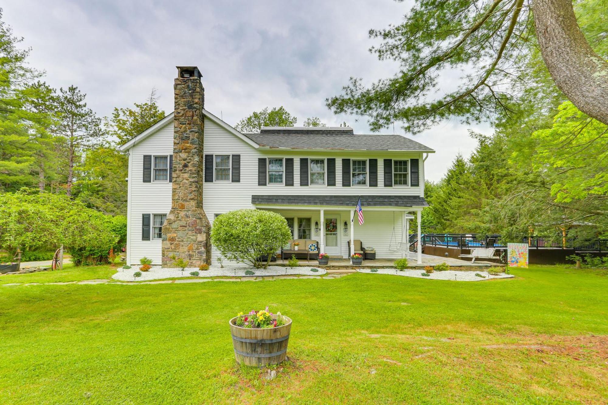 Greentown Home With Pool 7 Mi To Lake Wallenpaupack Bagian luar foto